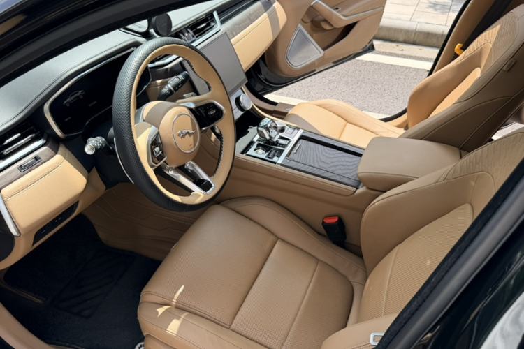Used Jaguar XFL 2024 2.0T P250 Two-Wheel Drive Prestige Luxury Edition Interior 3