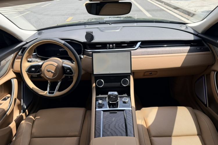Used Jaguar XFL 2024 2.0T P250 Two-Wheel Drive Prestige Luxury Edition Interior 4