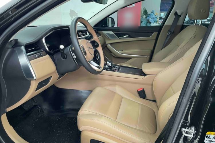 Used Jaguar XFL 2024 2.0T P250 Two-Wheel Drive Prestige Luxury Edition Interior 4