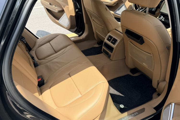 Used Jaguar XFL 2024 2.0T P250 Two-Wheel Drive Prestige Luxury Edition Interior 5