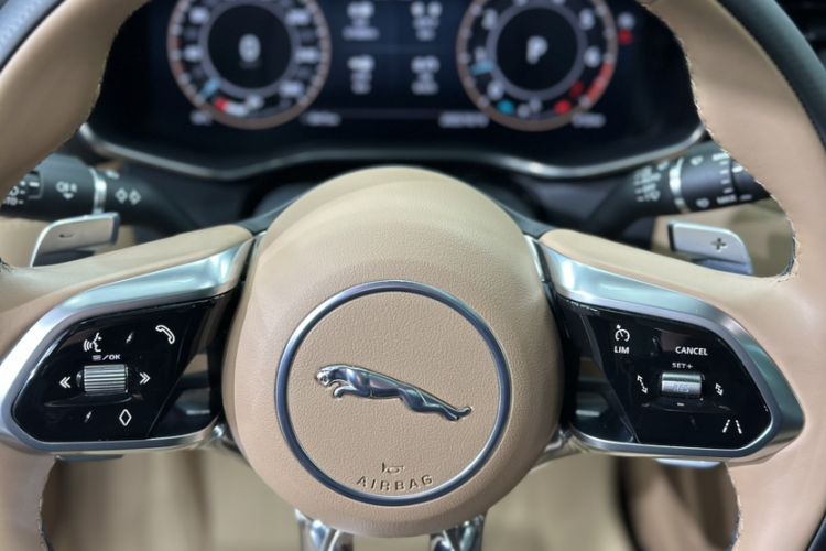 Used Jaguar XFL 2024 2.0T P250 Two-Wheel Drive Prestige Luxury Edition Interior 9