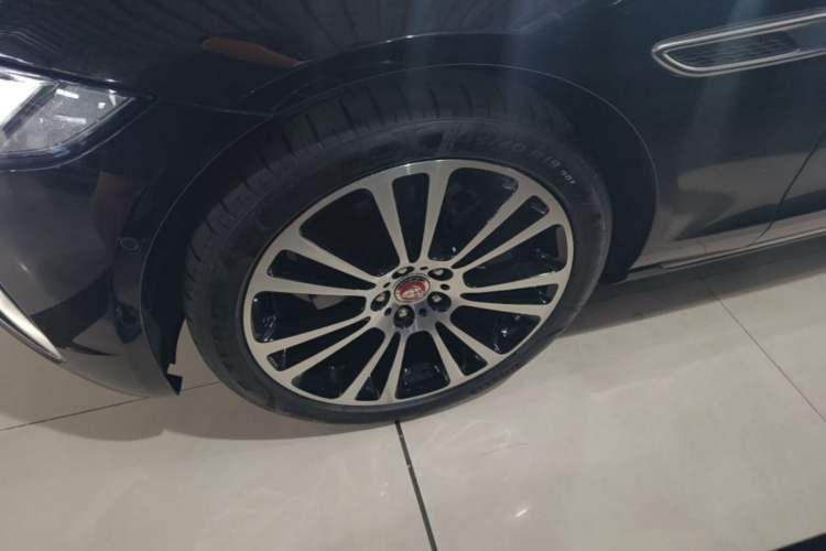 Used Jaguar XFL 2024 2.0T P250 Two-Wheel Drive Prestige Luxury Edition Left Front Wheel Hub