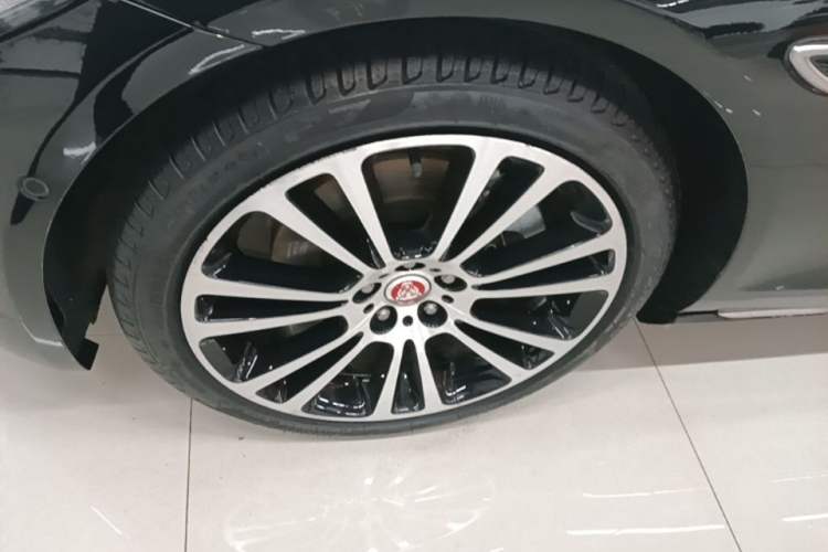 Used Jaguar XFL 2024 2.0T P250 Two-Wheel Drive Prestige Luxury Edition Left Front Wheel Hub