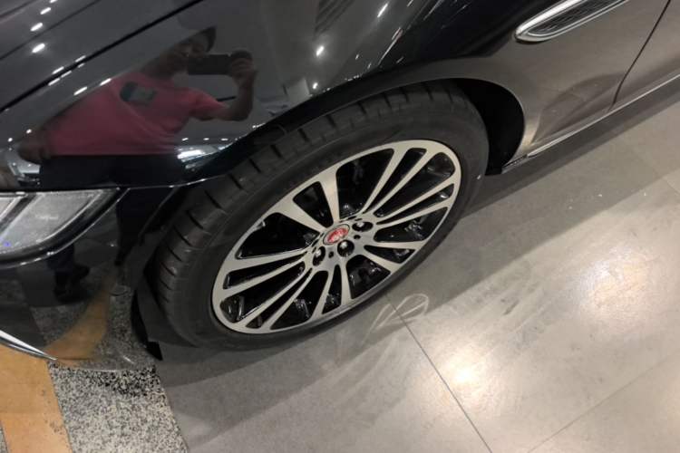 Used Jaguar XFL 2024 2.0T P250 Two-Wheel Drive Prestige Luxury Edition Left Front Wheel Hub