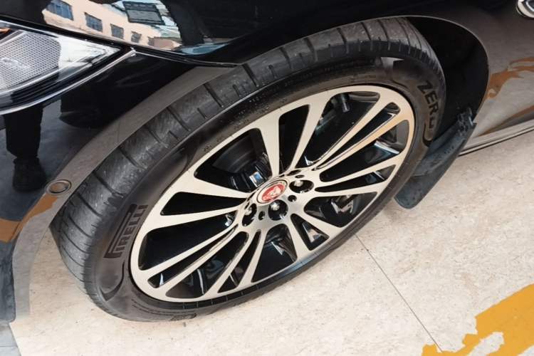 Used Jaguar XFL 2024 2.0T P250 Two-Wheel Drive Prestige Luxury Edition Left Front Wheel Hub