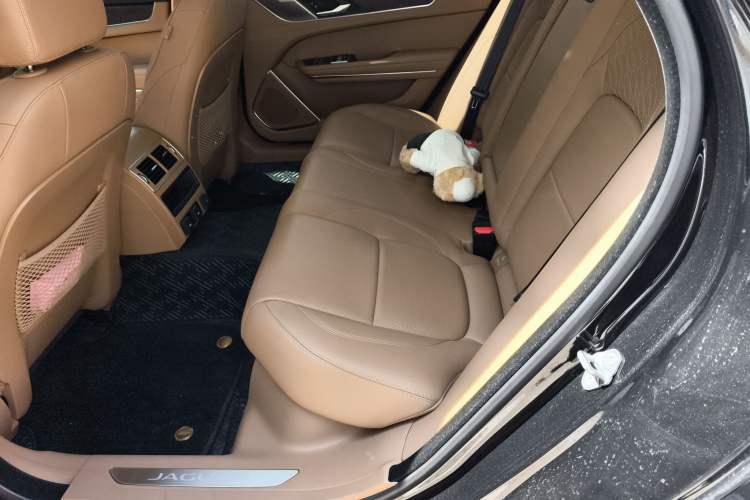 Used Jaguar XFL 2024 2.0T P250 Two-Wheel Drive Prestige Luxury Edition Left Rear Seat