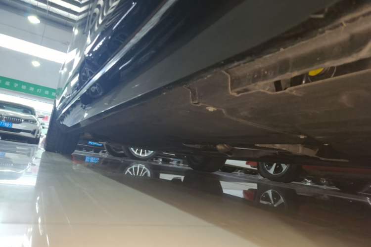 Used Jaguar XFL 2024 2.0T P250 Two-Wheel Drive Prestige Luxury Edition Left Side Sill