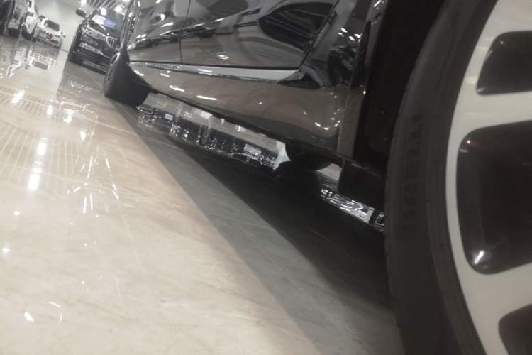 Used Jaguar XFL 2024 2.0T P250 Two-Wheel Drive Prestige Luxury Edition Left Side Sill