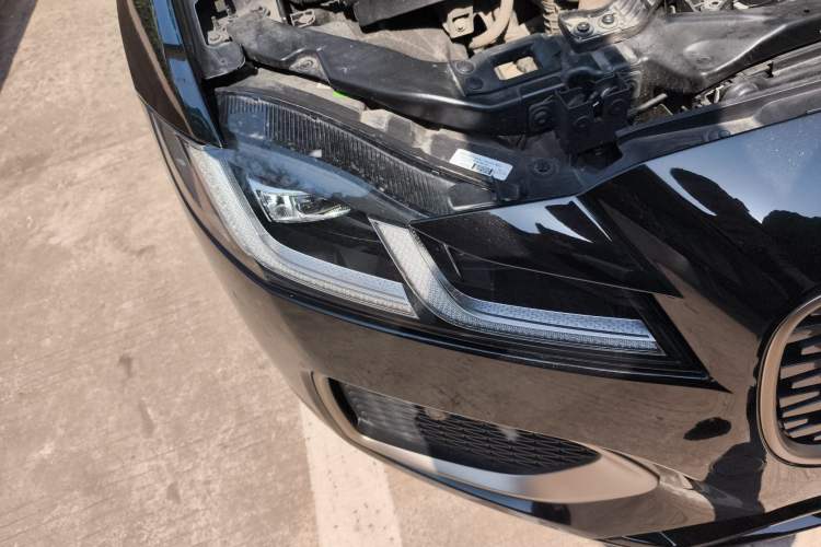 Used Jaguar XFL 2024 2.0T P250 Two-Wheel Drive Prestige Luxury Edition Right Front Headlight
