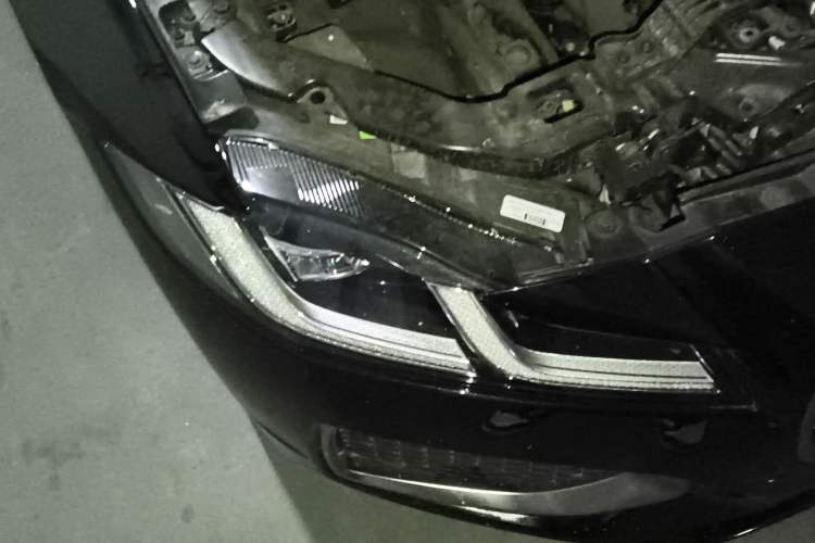 Used Jaguar XFL 2024 2.0T P250 Two-Wheel Drive Prestige Luxury Edition Right Front Headlight