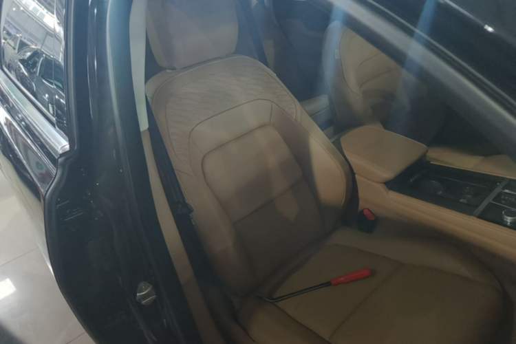 Used Jaguar XFL 2024 2.0T P250 Two-Wheel Drive Prestige Luxury Edition Right Front Seat