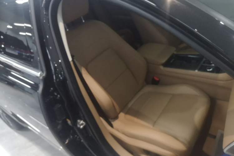 Used Jaguar XFL 2024 2.0T P250 Two-Wheel Drive Prestige Luxury Edition Right Front Seat