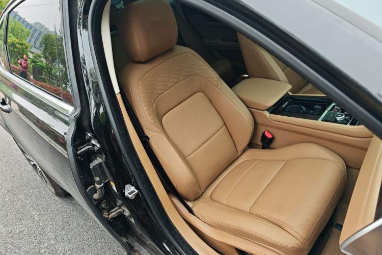 Used Jaguar XFL 2024 2.0T P250 Two-Wheel Drive Prestige Luxury Edition Right Front Seat