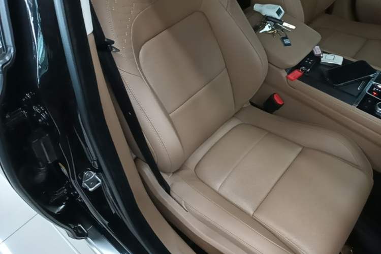 Used Jaguar XFL 2024 2.0T P250 Two-Wheel Drive Prestige Luxury Edition Right Front Seat