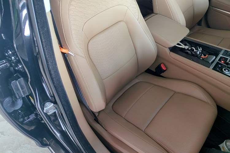 Used Jaguar XFL 2024 2.0T P250 Two-Wheel Drive Prestige Luxury Edition Right Front Seat