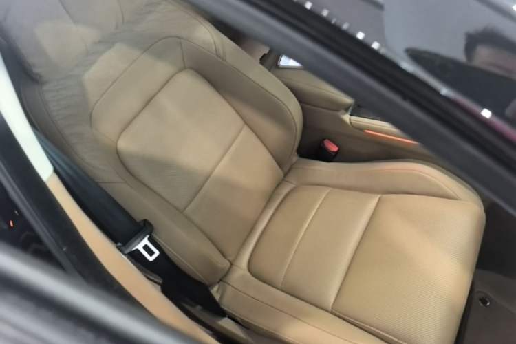 Used Jaguar XFL 2024 2.0T P250 Two-Wheel Drive Prestige Luxury Edition Right Front Seat