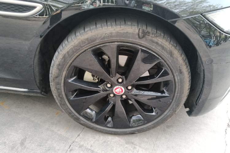 Used Jaguar XFL 2024 2.0T P250 Two-Wheel Drive Prestige Luxury Edition Right Front Wheel Hub
