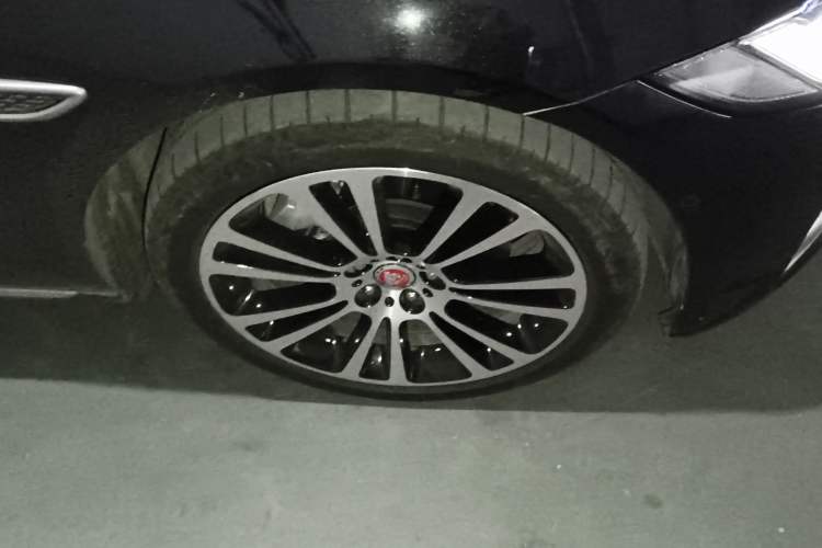 Used Jaguar XFL 2024 2.0T P250 Two-Wheel Drive Prestige Luxury Edition Right Front Wheel Hub