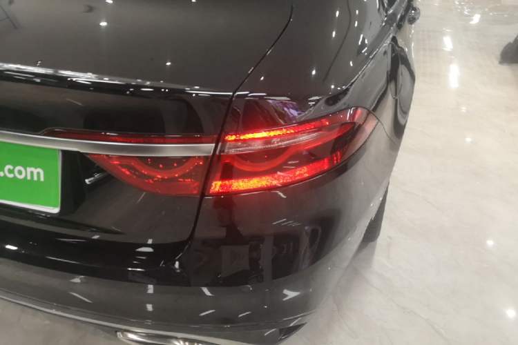 Used Jaguar XFL 2024 2.0T P250 Two-Wheel Drive Prestige Luxury Edition Right Rear Taillight