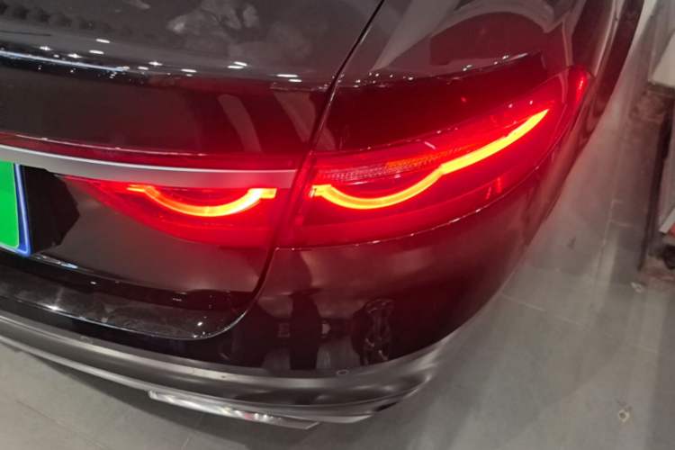 Used Jaguar XFL 2024 2.0T P250 Two-Wheel Drive Prestige Luxury Edition Right Rear Taillight