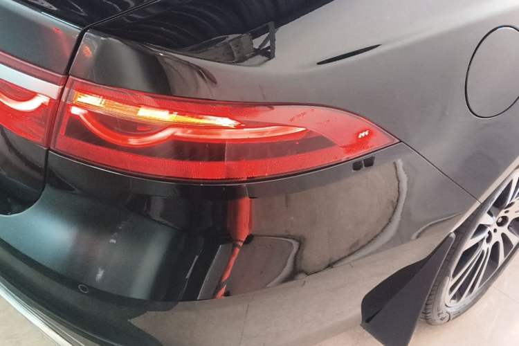 Used Jaguar XFL 2024 2.0T P250 Two-Wheel Drive Prestige Luxury Edition Right Rear Taillight