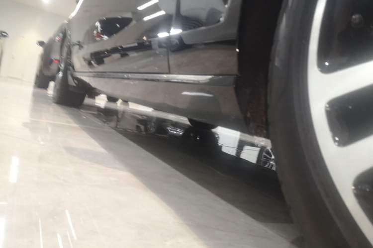 Used Jaguar XFL 2024 2.0T P250 Two-Wheel Drive Prestige Luxury Edition Right Side Sill