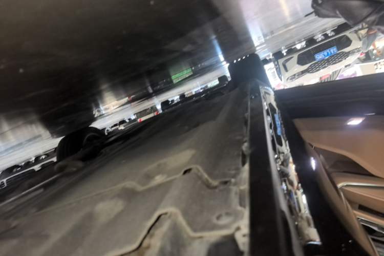 Used Jaguar XFL 2024 2.0T P250 Two-Wheel Drive Prestige Luxury Edition Right Side Sill