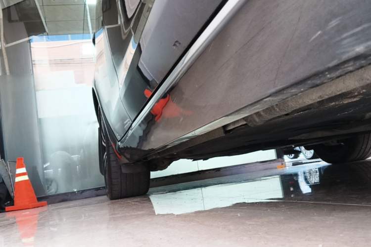 Used Jaguar XFL 2024 2.0T P250 Two-Wheel Drive Prestige Luxury Edition Right Side Sill