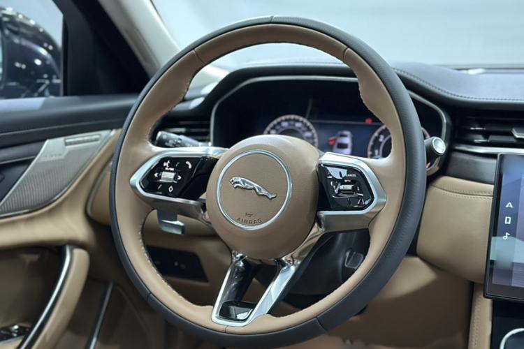 Used Jaguar XFL 2024 2.0T P250 Two-Wheel Drive Prestige Luxury Edition Steering Wheel