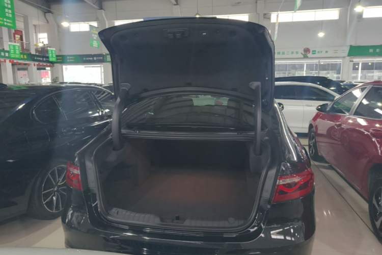 Used Jaguar XFL 2024 2.0T P250 Two-Wheel Drive Prestige Luxury Edition Trunk