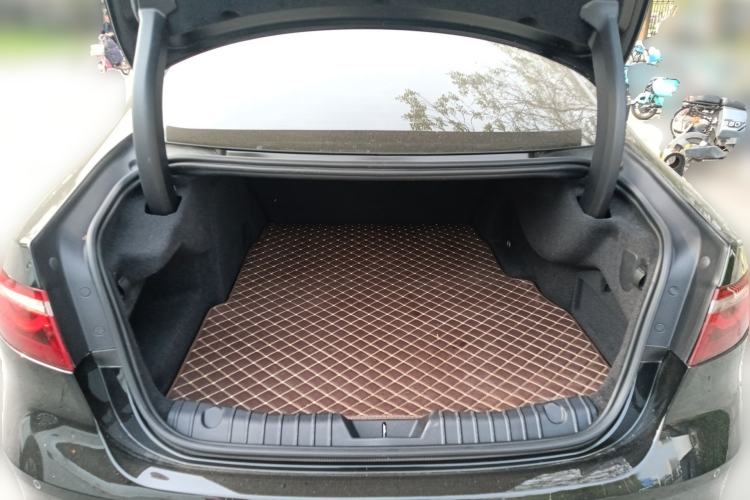 Used Jaguar XFL 2024 2.0T P250 Two-Wheel Drive Prestige Luxury Edition Trunk