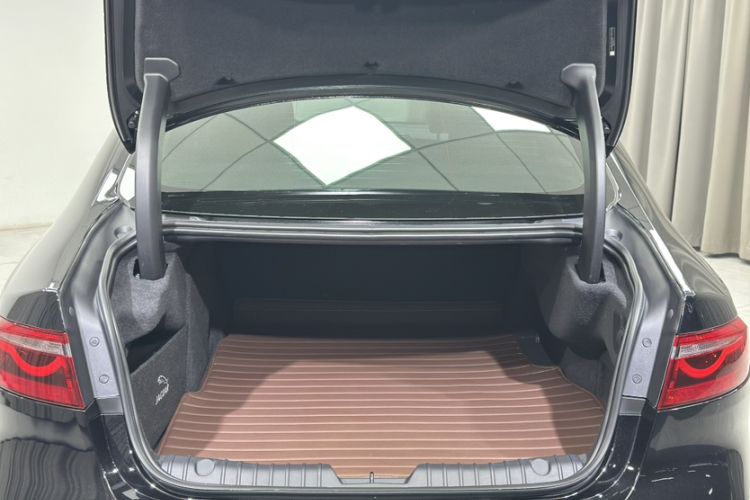 Used Jaguar XFL 2024 2.0T P250 Two-Wheel Drive Prestige Luxury Edition Trunk