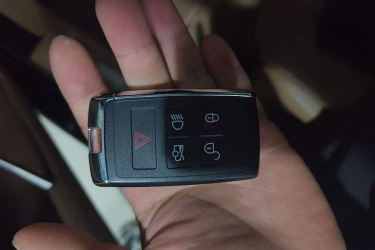 Used Jaguar XFL 2024 2.0T P250 Two-Wheel Drive Prestige Luxury Edition Vehicle Key