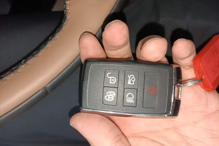 Used Jaguar XFL 2024 2.0T P250 Two-Wheel Drive Prestige Luxury Edition Vehicle Key