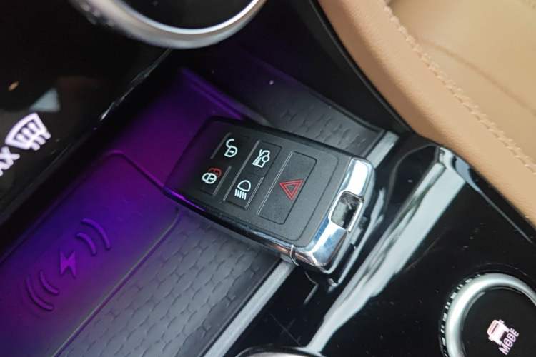 Used Jaguar XFL 2024 2.0T P250 Two-Wheel Drive Prestige Luxury Edition Vehicle Key