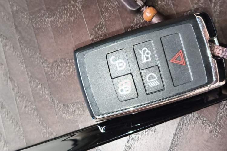 Used Jaguar XFL 2024 2.0T P250 Two-Wheel Drive Prestige Luxury Edition Vehicle Key