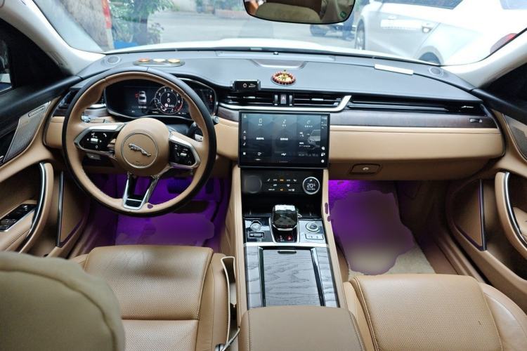 Used Jaguar XFL 2024 2.0T P250 Two-Wheel Drive Prestige Luxury Edition Center Console