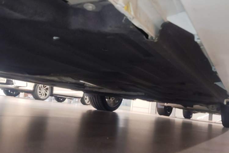 Used Jaguar XFL 2024 2.0T P300 Four-Wheel Drive Flagship Sport Gold Edition Chassis Front Left