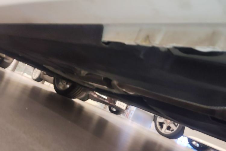 Used Jaguar XFL 2024 2.0T P300 Four-Wheel Drive Flagship Sport Gold Edition Chassis Front Right