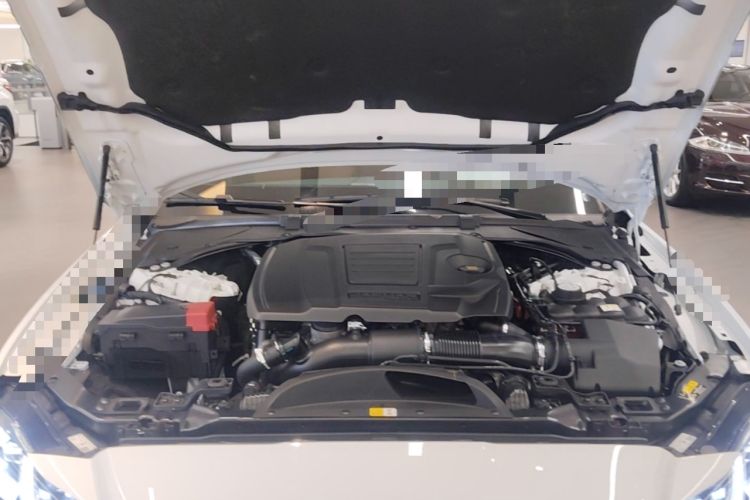 Used Jaguar XFL 2024 2.0T P300 Four-Wheel Drive Flagship Sport Gold Edition Engine Bay