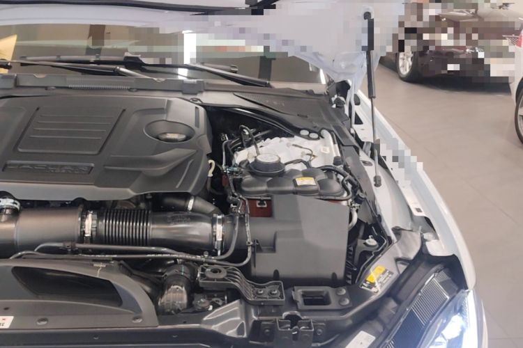 Used Jaguar XFL 2024 2.0T P300 Four-Wheel Drive Flagship Sport Gold Edition Engine Bay Left