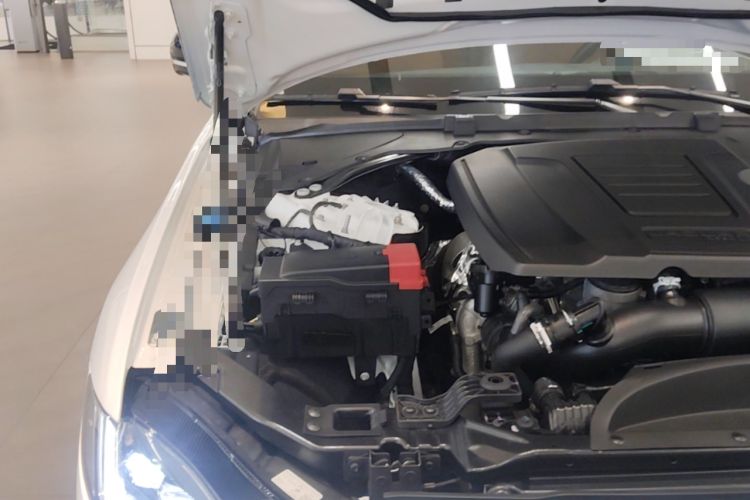 Used Jaguar XFL 2024 2.0T P300 Four-Wheel Drive Flagship Sport Gold Edition Engine Bay Right