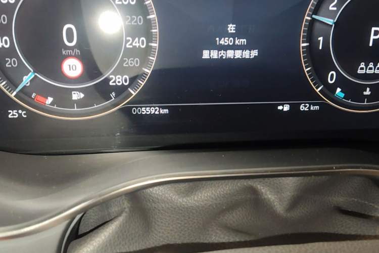 Used Jaguar XFL 2024 2.0T P300 Four-Wheel Drive Flagship Sport Gold Edition Odometer Close Up