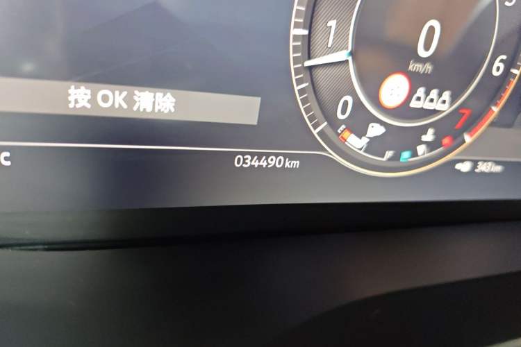 Used Jaguar XFL 2024 2.0T P250 Two-Wheel Drive Prestige Luxury Edition Odometer Close Up