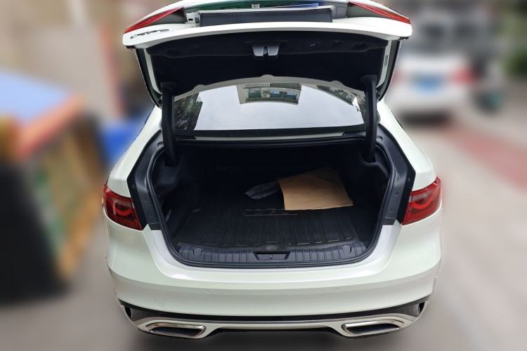 Used Jaguar XFL 2024 2.0T P250 Two-Wheel Drive Prestige Luxury Edition Trunk