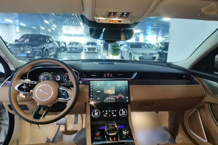 Used Jaguar XFL 2024 2.0T P250 Two-Wheel Drive Prestige Luxury Edition Center Console