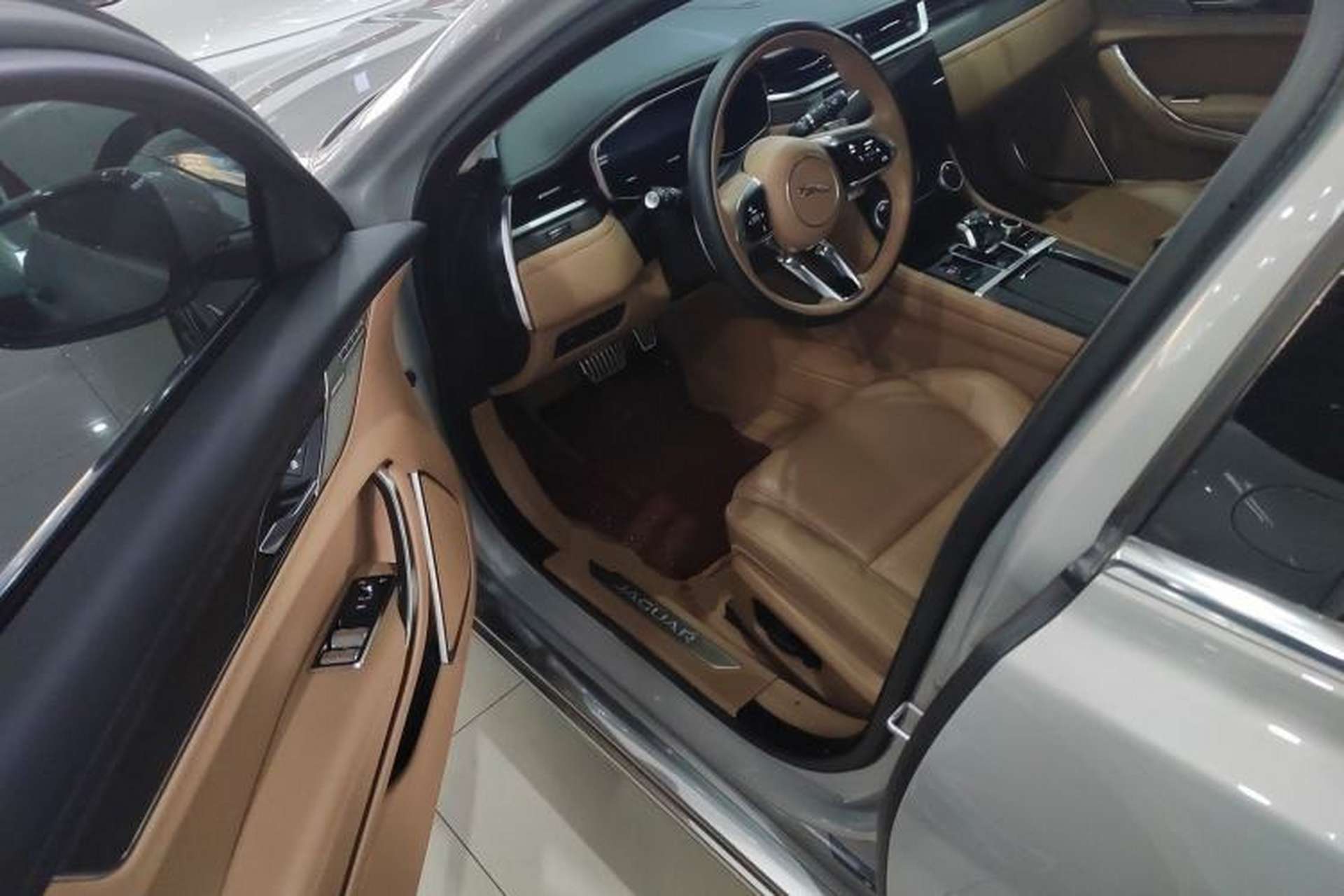 Used Jaguar XFL 2024 2.0T P250 Two-Wheel Drive Prestige Luxury Edition Driver Seat
