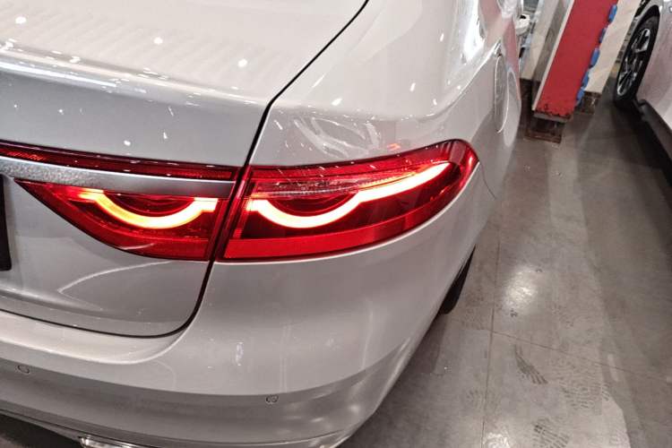 Used Jaguar XFL 2024 2.0T P250 Two-Wheel Drive Prestige Luxury Edition Exterior 3
