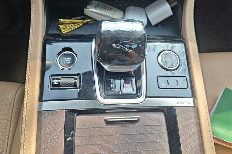 Used Jaguar XFL 2024 2.0T P250 Two-Wheel Drive Prestige Luxury Edition Gear Lever