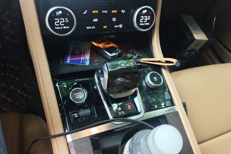 Used Jaguar XFL 2024 2.0T P250 Two-Wheel Drive Prestige Luxury Edition Gear Lever